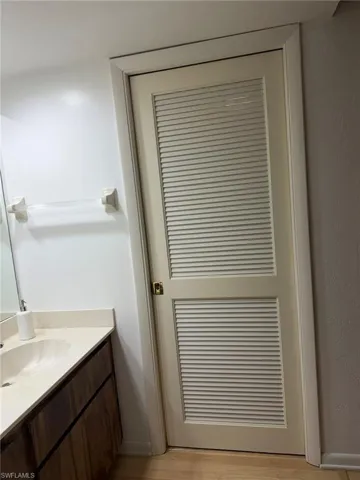 576 Retreat Dr 201, Naples, Florida 34110
