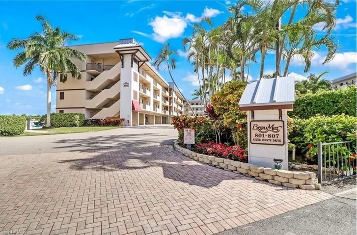 807 River Point Dr 304d, Naples, Florida 34102