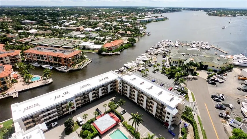 807 River Point Dr 304d, Naples, Florida 34102
