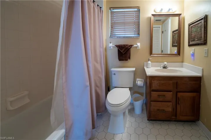 807 River Point Dr 304d, Naples, Florida 34102