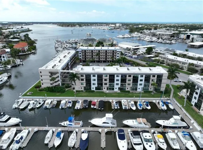 807 River Point Dr 304d, Naples, Florida 34102