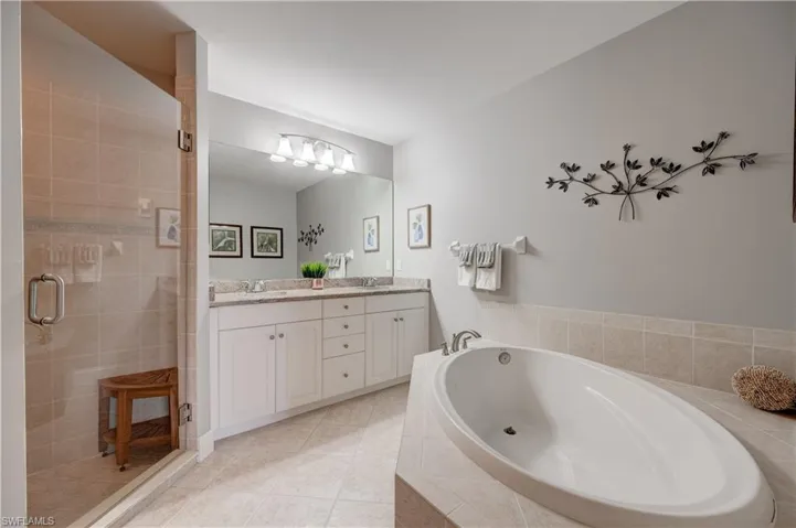3989  Bishopwood E CT, Naples, FL 34114