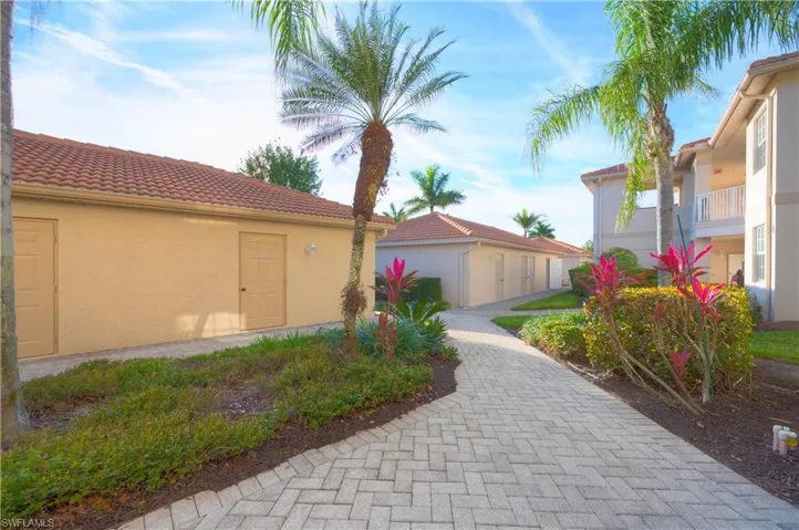 3989  Bishopwood E CT, Naples, FL 34114
