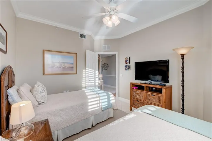 3989  Bishopwood E CT, Naples, FL 34114