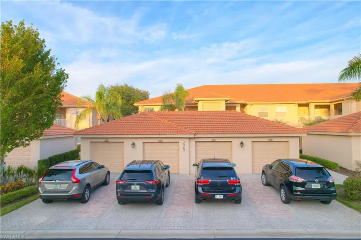 3989  Bishopwood E CT, Naples, FL 34114
