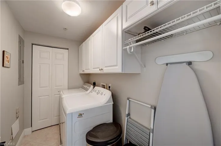 3989  Bishopwood E CT, Naples, FL 34114
