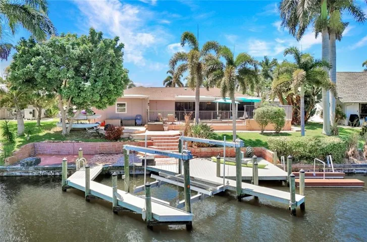 703 Se 33rd Ter, Cape Coral, Florida 33904