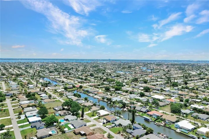 703 Se 33rd Ter, Cape Coral, Florida 33904