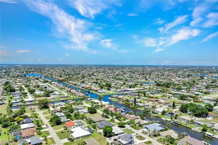 703 Se 33rd Ter, Cape Coral, Florida 33904