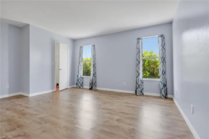 6085 Lake Front Dr, Fort Myers, Florida 33908