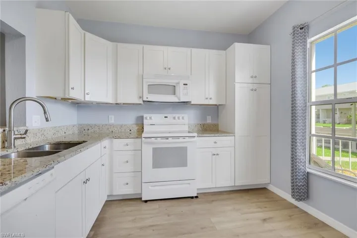 6085 Lake Front Dr, Fort Myers, Florida 33908