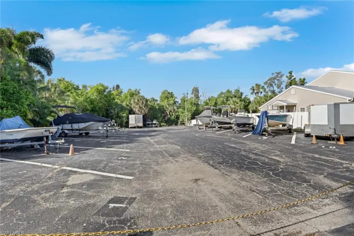 6085 Lake Front Dr, Fort Myers, Florida 33908