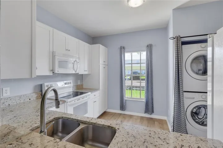 6085 Lake Front Dr, Fort Myers, Florida 33908