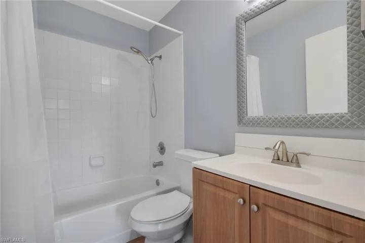 6085 Lake Front Dr, Fort Myers, Florida 33908