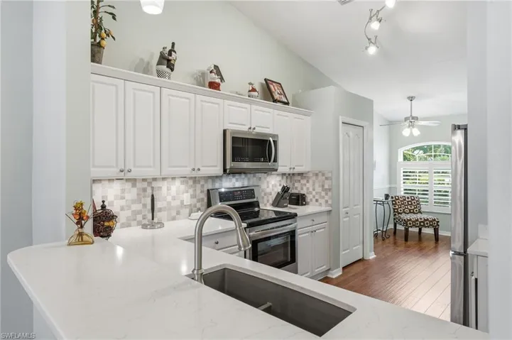 6513 Castlelawn Pl, Naples, Florida 34113