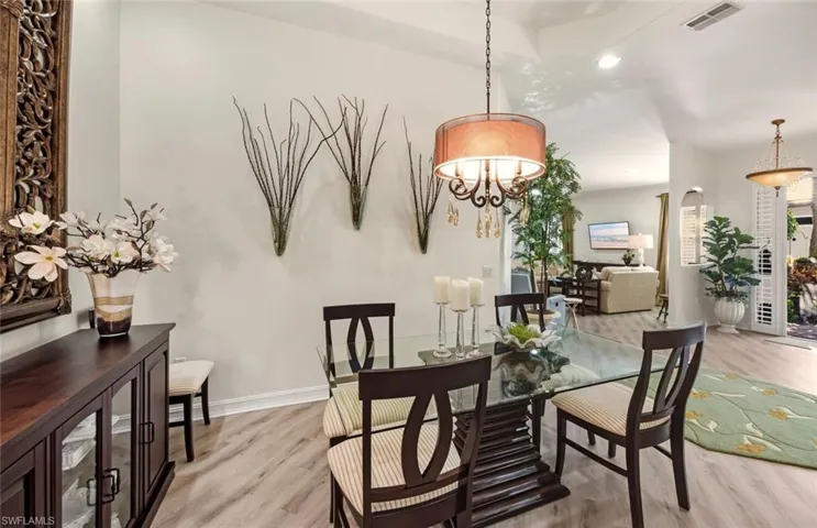 1806  Tarpon Bay S DR, Naples, FL 34119