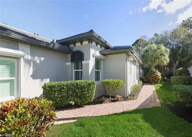1806  Tarpon Bay S DR, Naples, FL 34119