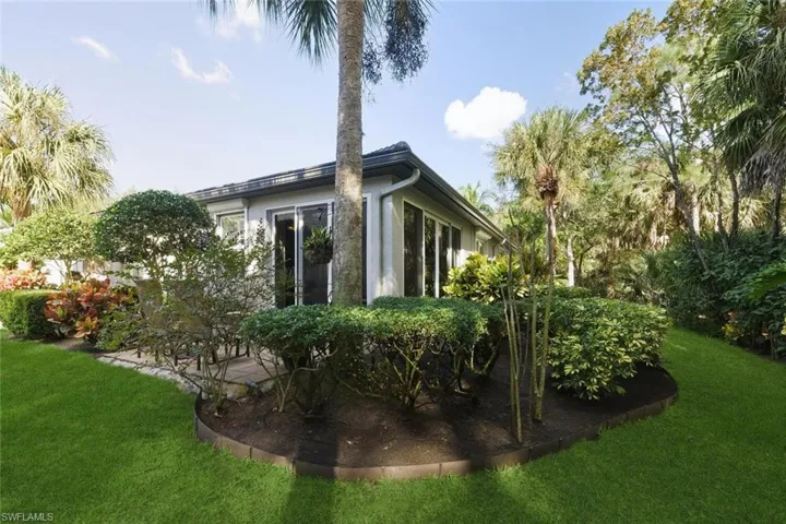 1806  Tarpon Bay S DR, Naples, FL 34119