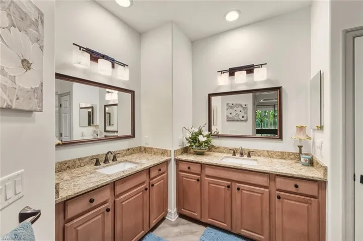 1806  Tarpon Bay S DR, Naples, FL 34119