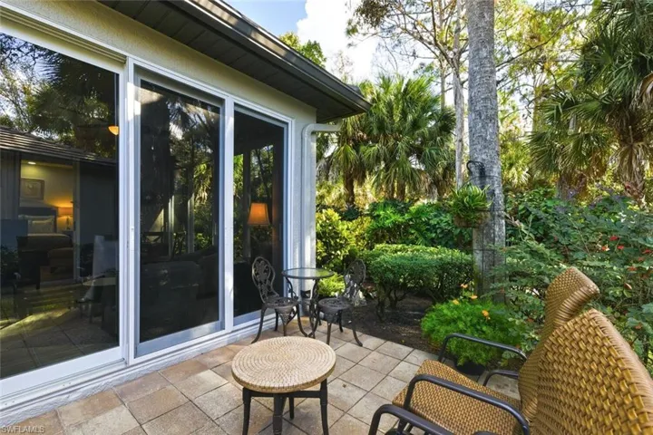 1806  Tarpon Bay S DR, Naples, FL 34119