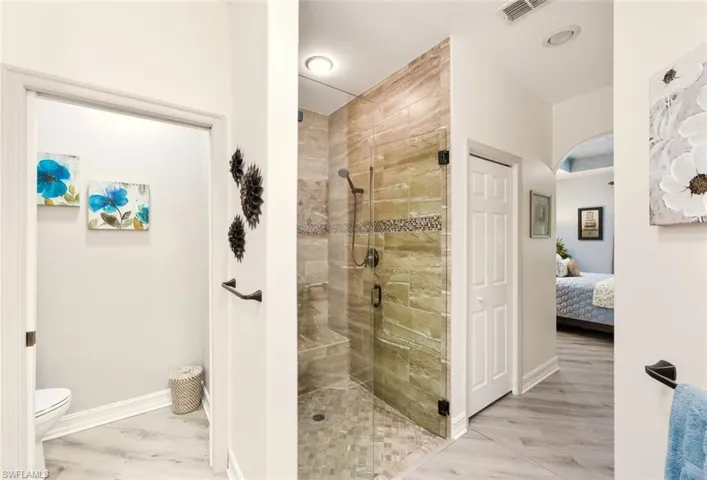 1806  Tarpon Bay S DR, Naples, FL 34119