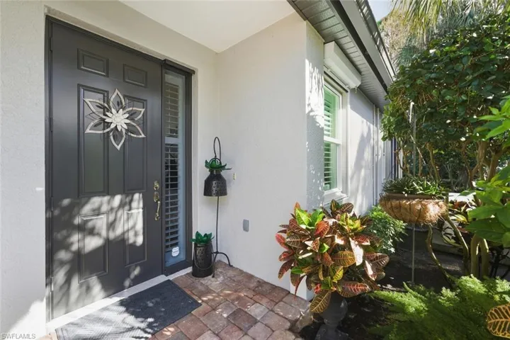 1806  Tarpon Bay S DR, Naples, FL 34119