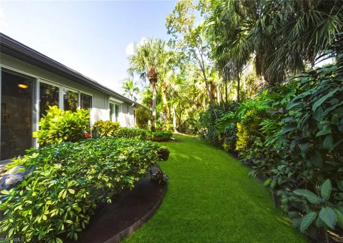 1806  Tarpon Bay S DR, Naples, FL 34119
