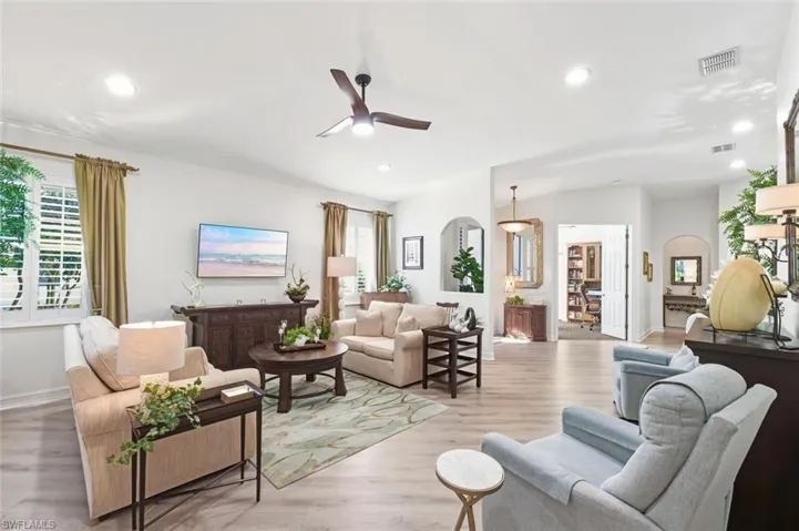 1806  Tarpon Bay S DR, Naples, FL 34119