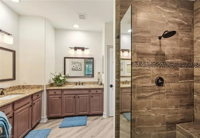 1806  Tarpon Bay S DR, Naples, FL 34119