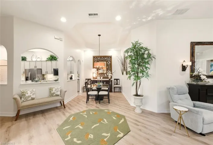 1806  Tarpon Bay S DR, Naples, FL 34119
