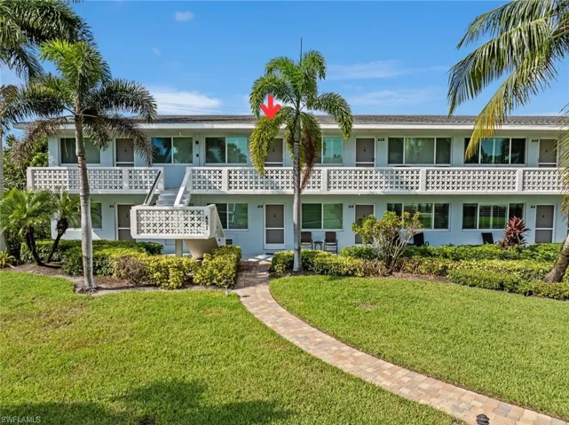 View of front featuring a front lawn