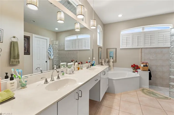 21 Hickory Ct, Marco Island, Florida 34145