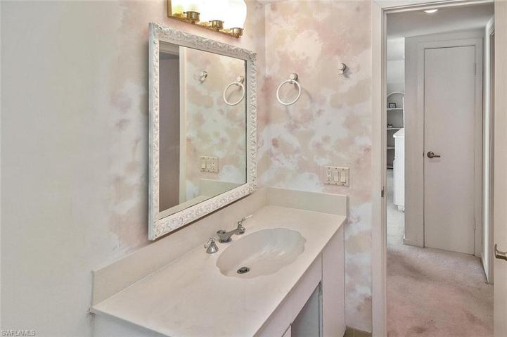 180  SEAVIEW  CT, MARCO ISLAND, FL 34145