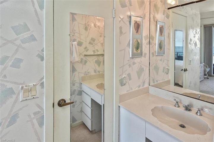180  SEAVIEW  CT, MARCO ISLAND, FL 34145
