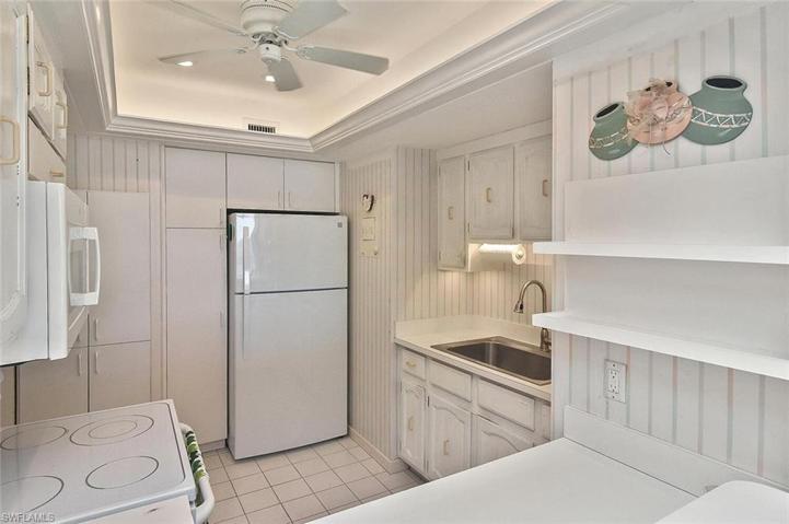 180  SEAVIEW  CT, MARCO ISLAND, FL 34145