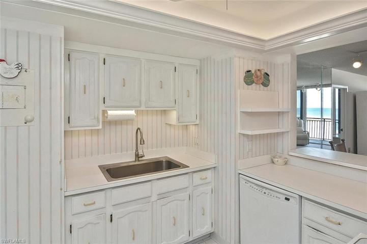 180  SEAVIEW  CT, MARCO ISLAND, FL 34145