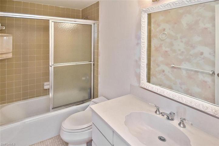 180  SEAVIEW  CT, MARCO ISLAND, FL 34145