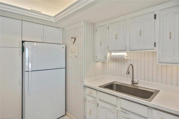 180  SEAVIEW  CT, MARCO ISLAND, FL 34145