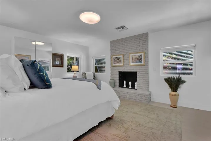 2143  Marina  DR, Naples, FL 34102