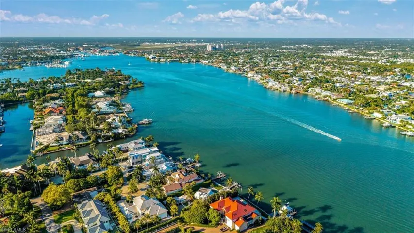 2143  Marina  DR, Naples, FL 34102