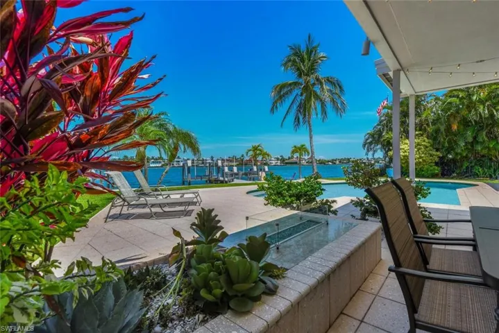 2143  Marina  DR, Naples, FL 34102