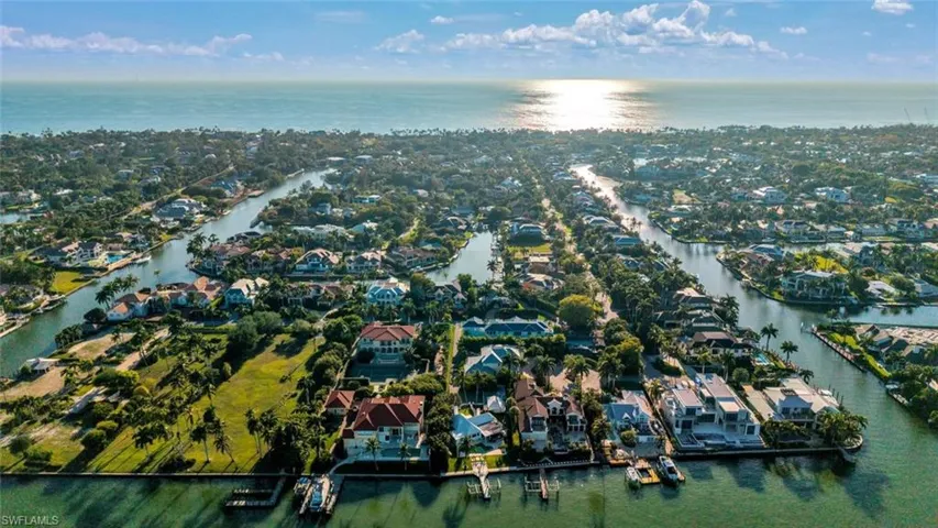 2143  Marina  DR, Naples, FL 34102
