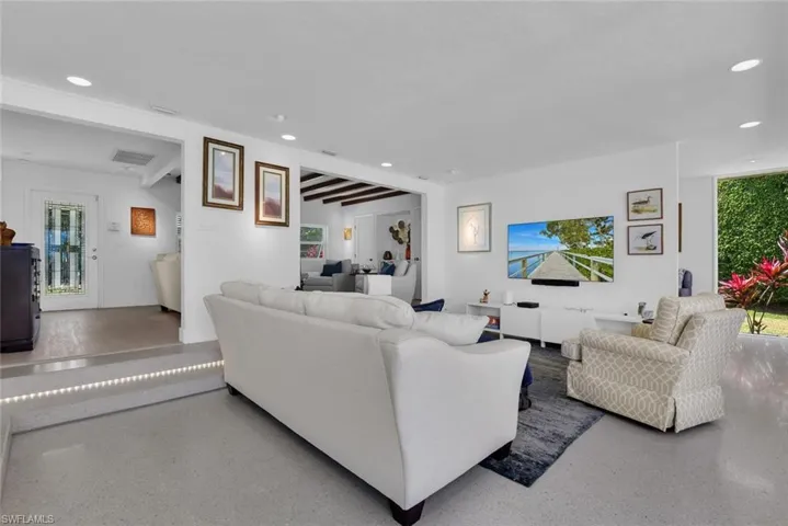 2143  Marina  DR, Naples, FL 34102