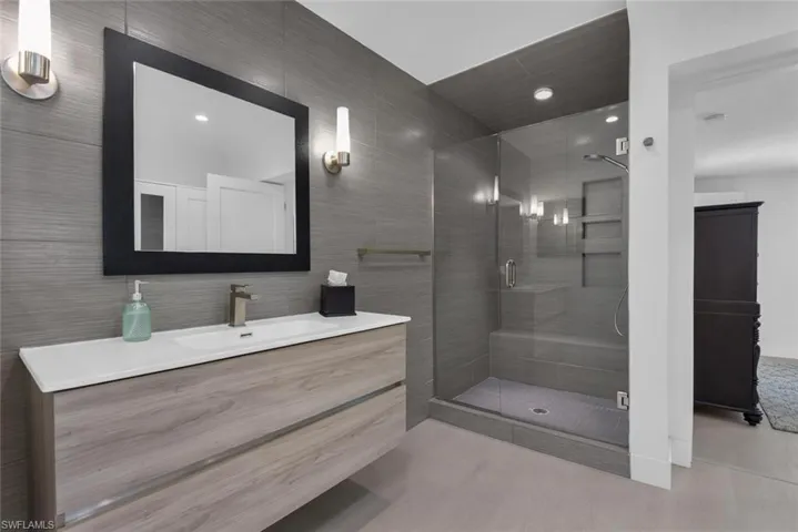 2143  Marina  DR, Naples, FL 34102