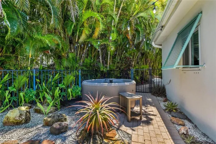 2143  Marina  DR, Naples, FL 34102
