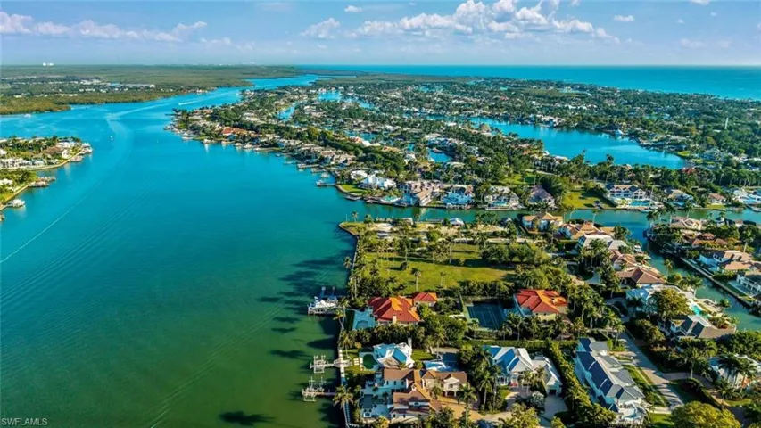 2143  Marina  DR, Naples, FL 34102