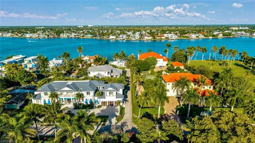 2143  Marina  DR, Naples, FL 34102