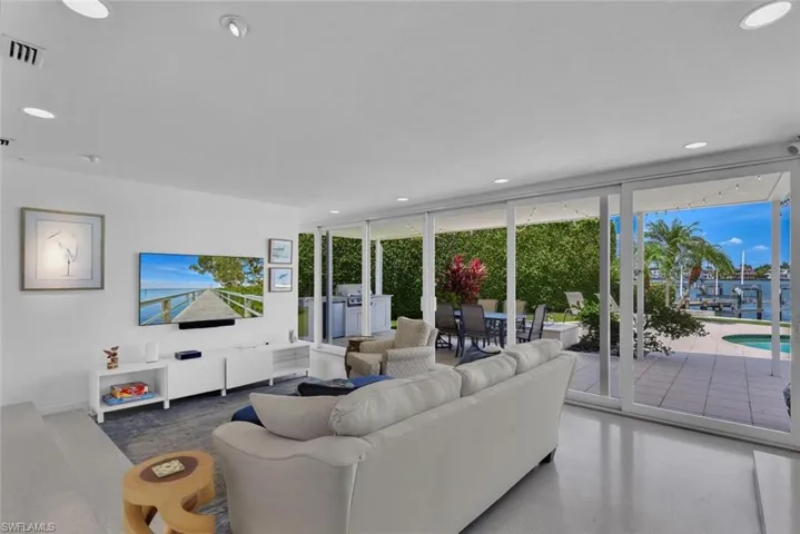 2143  Marina  DR, Naples, FL 34102