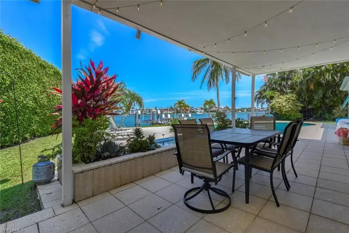 2143  Marina  DR, Naples, FL 34102