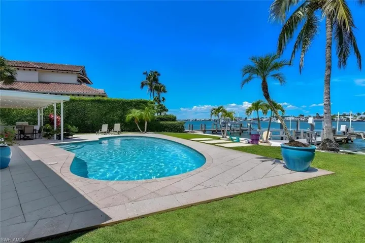 2143  Marina  DR, Naples, FL 34102